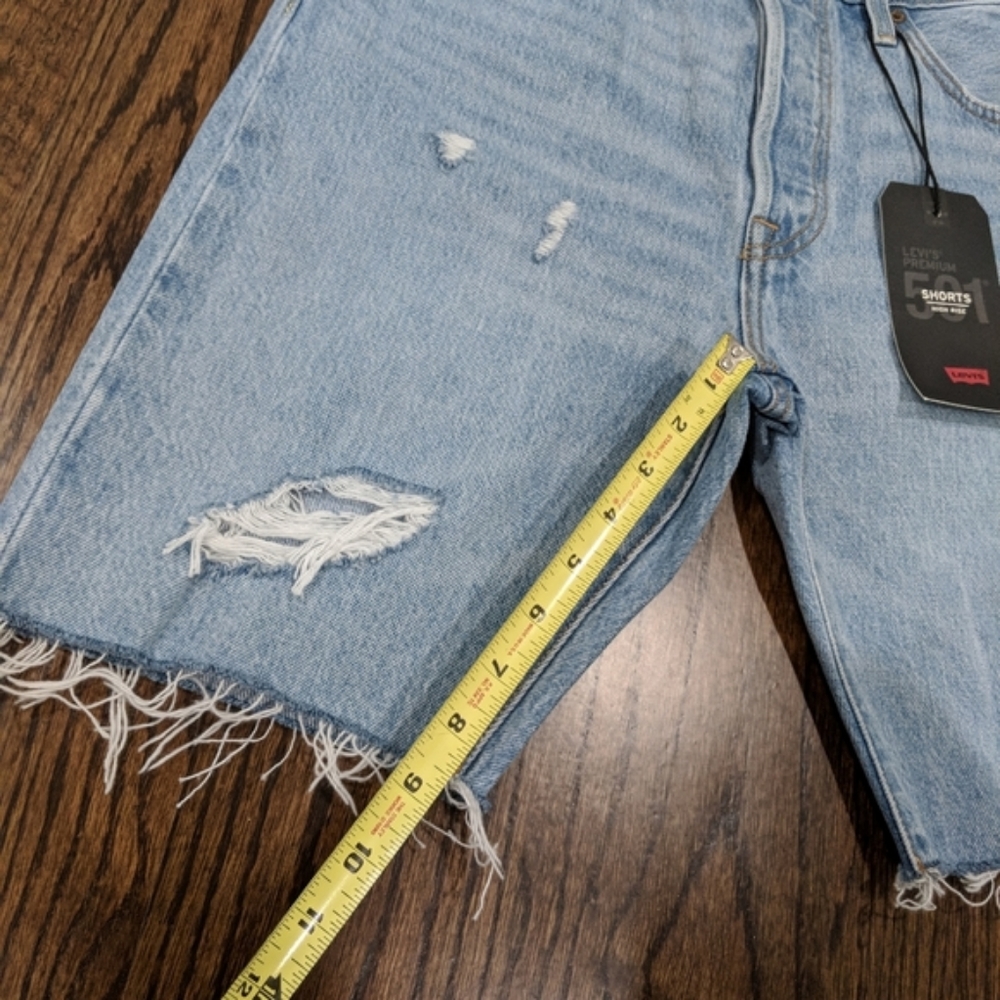 Levi's 501 Slouch Shorts in Slouch Around Distress - Picture 4 of 8